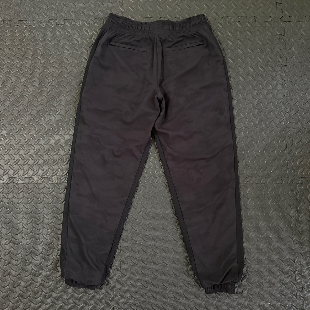 Athleta Black Camo Lined Brooklyn Jogger Commute Travel Pant Size 6